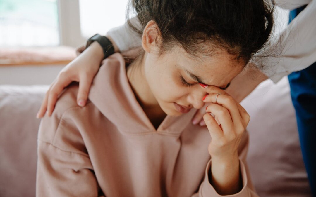 therapist-comforting-patient
