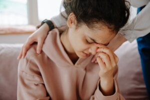 therapist-comforting-patient